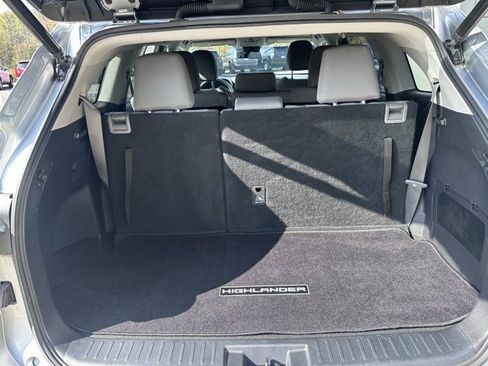 Used 2022 Toyota Highlander LE image 14