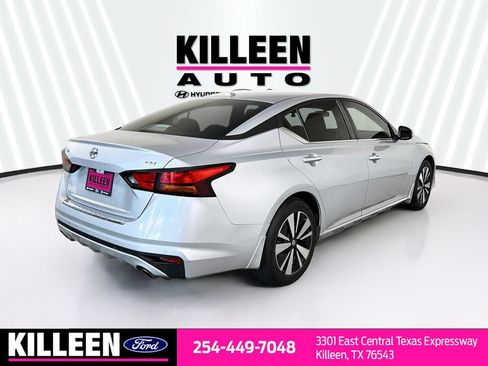 Used 2021 Nissan Altima 2.5 SV w/ SV Premium Package FWD image 9