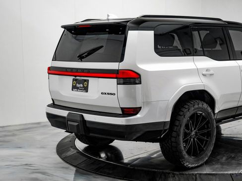 Used 2025 Lexus GX 550 w/ Accessory Package (2T) image 15