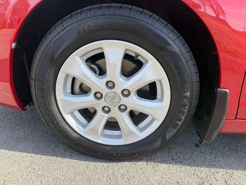 Used 2011 Toyota Camry LE image 10