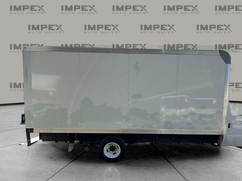 Used 2024 Ford E-450 and Econoline 450 Super Duty w/ Power Windows & Locks Group image 45