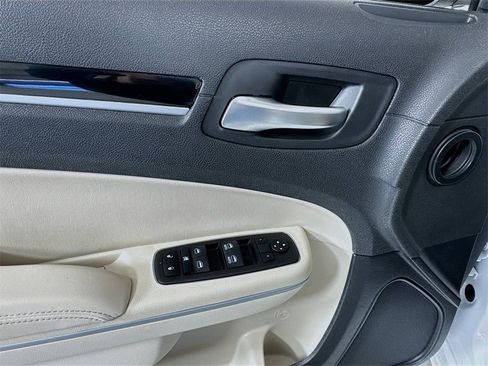 Used 2023 Chrysler 300 Touring L image 16