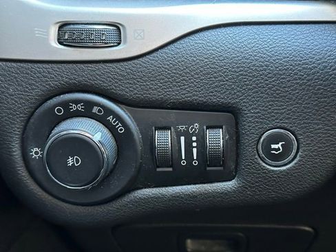 Used 2017 Jeep Cherokee Trailhawk w/ Comfort/Convenience Group image 17