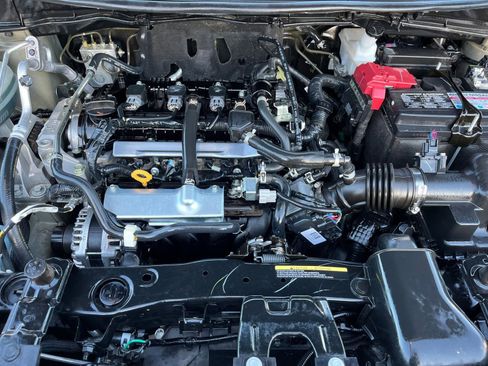 Used 2025 Nissan Versa SV image 33