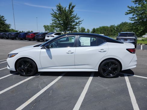 Used 2023 Nissan Sentra SR w/ Midnight Edition Package FWD image 12
