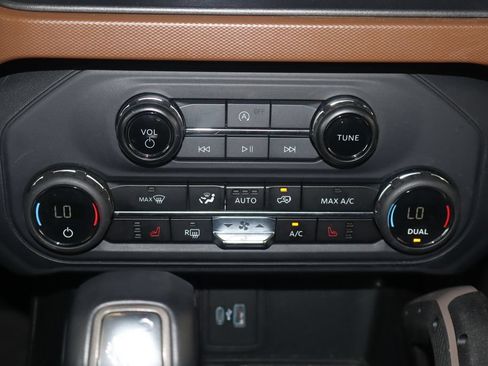 Used 2024 Ford Bronco Outer Banks AWD/4WD image 25