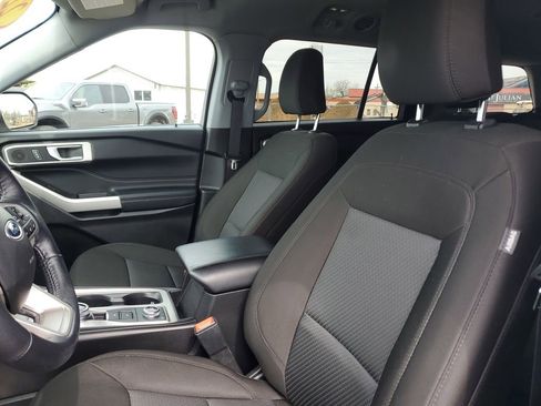 Used 2022 Ford Explorer XLT image 16