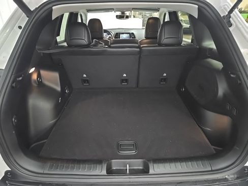 Used 2020 Jeep Cherokee Limited image 11