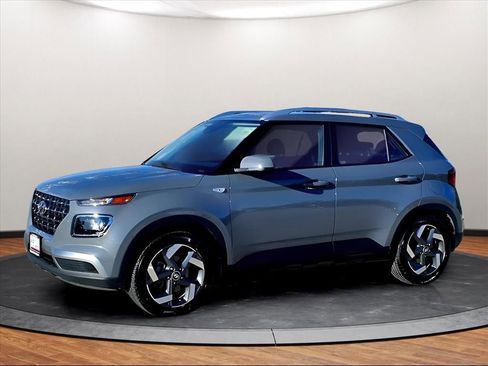 Used 2023 Hyundai Venue SEL image 15