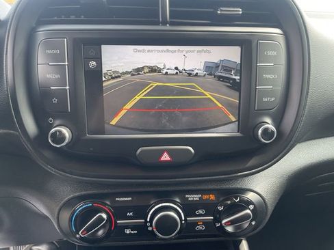 Used 2025 Kia Soul LX w/ LX Technology Package FWD image 23
