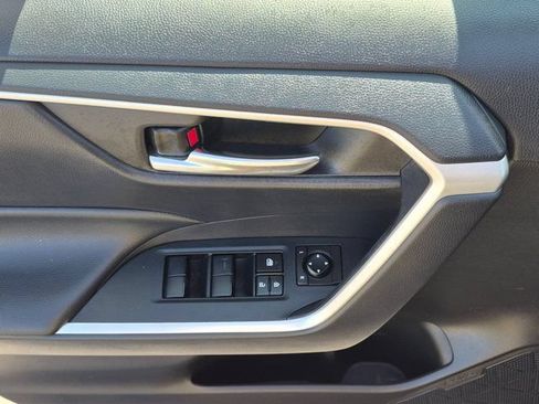 Used 2021 Toyota RAV4 XLE w/ Convenience Package AWD/4WD image 18