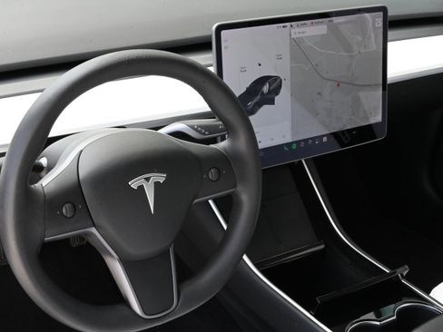 Used 2020 Tesla Model 3 Long Range AWD/4WD image 14