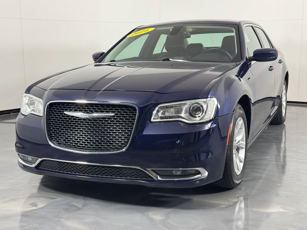 Used 2016 Chrysler 300 Limited RWD image 10