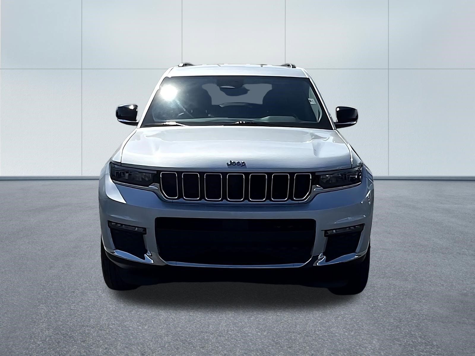 Used 2021 Jeep Grand Cherokee L Limited AWD/4WD image 2