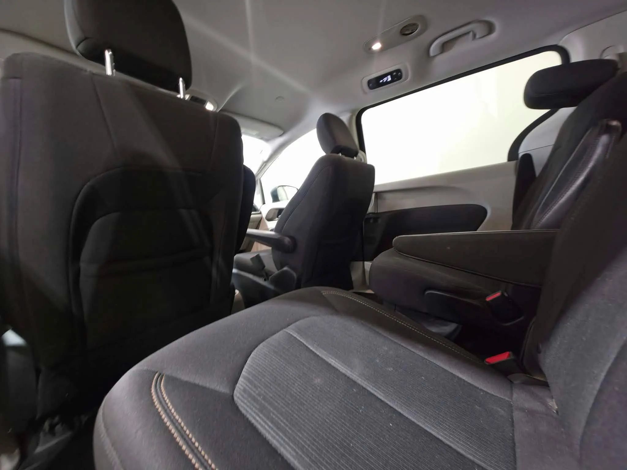 Used 2017 Chrysler Pacifica Touring FWD image 13