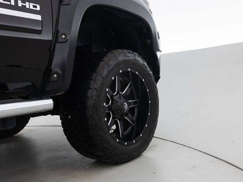 Used 2013 GMC Sierra 2500 Denali w/ Suspension Package, Off-Road AWD/4WD image 18