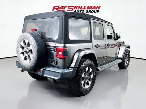 Used 2019 Jeep Wrangler Unlimited Sahara w/ Dual Top Group AWD/4WD image 7