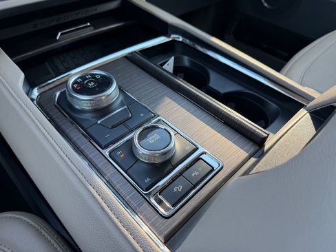 Used 2024 Ford Expedition Max Limited image 25