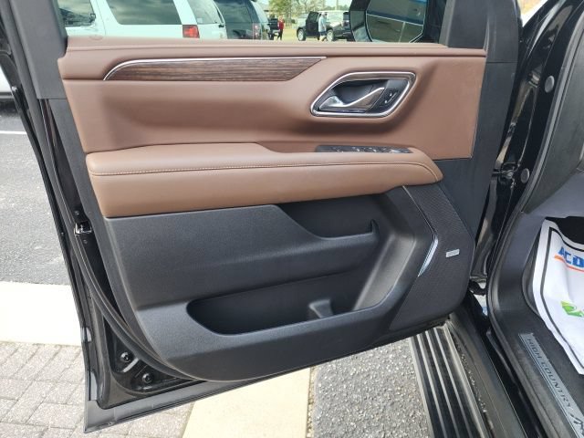 Used 2024 Chevrolet Tahoe High Country AWD/4WD image 23