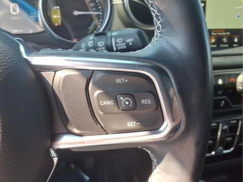 Used 2022 Jeep Wrangler Unlimited Sahara w/ Cold Weather Group AWD/4WD image 15