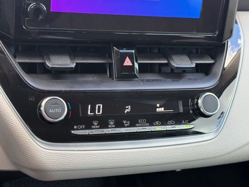Certified 2025 Toyota Corolla LE FWD image 29
