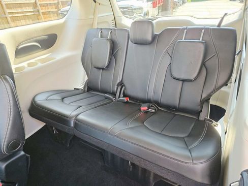 Certified 2024 Chrysler Pacifica Touring-L AWD/4WD image 13