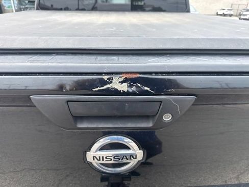 Used 2017 Nissan Titan SV AWD/4WD image 12