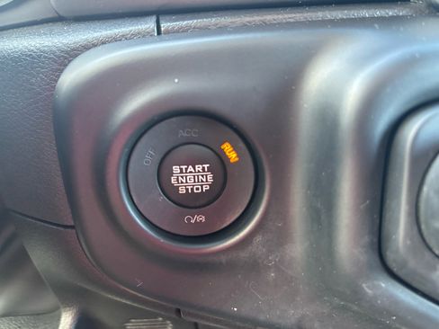 Used 2023 Jeep Wrangler Unlimited Sport image 19