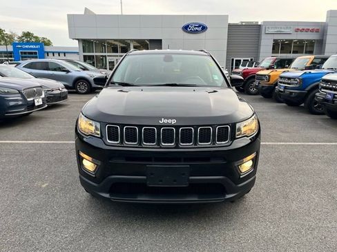 Used 2019 Jeep Compass Latitude w/ Cold Weather Group AWD/4WD image 3