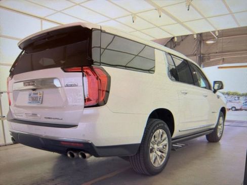 Used 2021 GMC Yukon XL Denali image 3