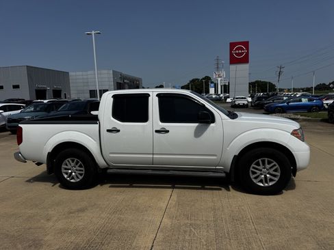 Used 2019 Nissan Frontier SV RWD image 11