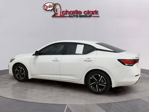 Used 2024 Nissan Sentra SV FWD image 2
