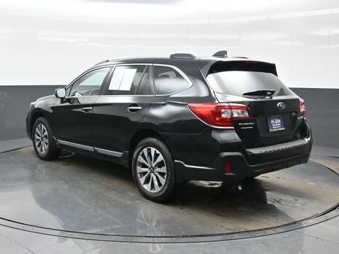 Used 2018 Subaru Outback 2.5i Touring image 4