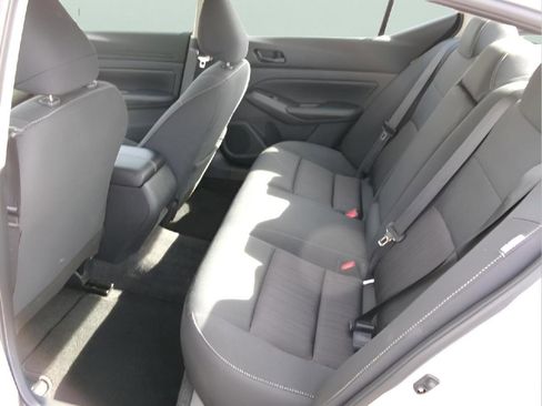 Used 2025 Nissan Altima 2.5 SV FWD image 10