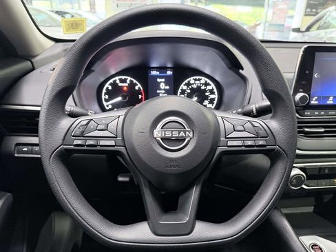 Used 2025 Nissan Altima 2.5 S FWD image 19