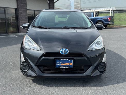 Used 2016 Toyota Prius C Two image 36
