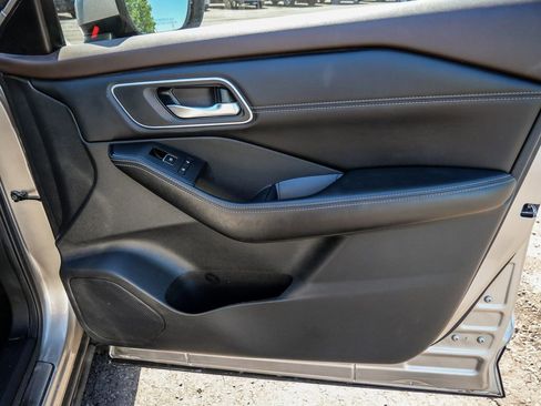 Used 2023 Nissan Rogue Platinum w/ Platinum Premium Package FWD image 18