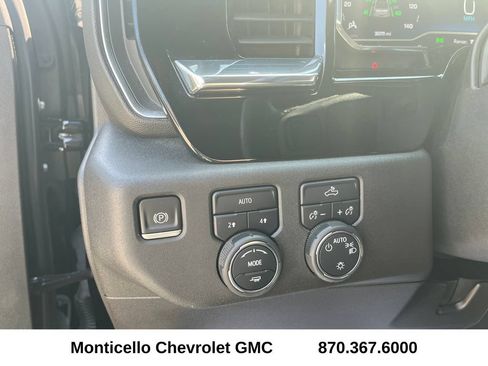 Used 2023 Chevrolet Silverado 1500 LT AWD/4WD image 11
