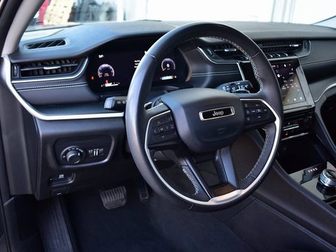 Used 2023 Jeep Grand Cherokee Laredo image 41