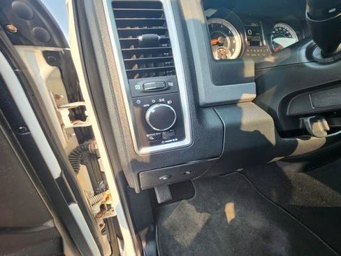 Used 2016 RAM 1500 Classic SLT AWD/4WD image 11