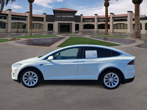Used 2018 Tesla Model X 75D AWD/4WD image 5
