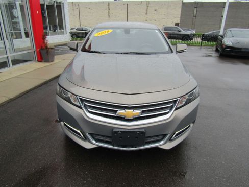 Used 2018 Chevrolet Impala LT image 3