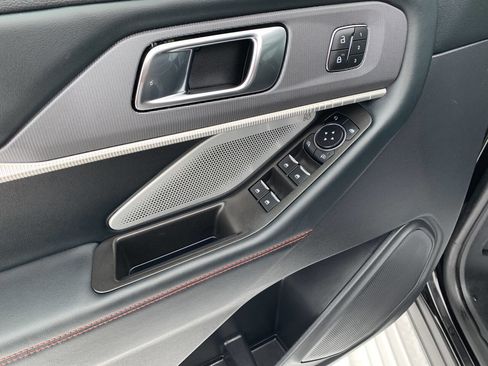Used 2025 Ford Explorer ST image 11
