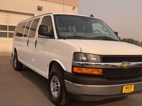 Used 2024 Chevrolet Express 3500 LT w/ LT Preferred Equipment Group RWD image 4