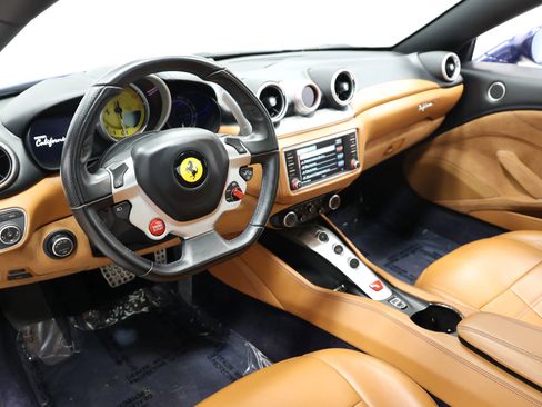 Used 2017 Ferrari California T image 26
