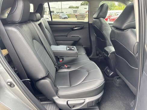 New 2025 Toyota Highlander XLE AWD/4WD image 36
