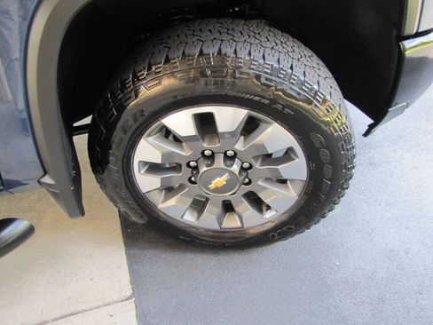 Used 2024 Chevrolet Silverado 2500 Custom w/ Custom Value Package AWD/4WD image 34
