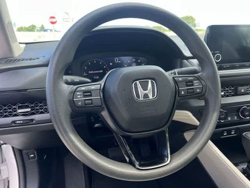 Used 2023 Honda Accord EX image 17