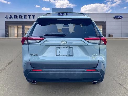 Used 2019 Toyota RAV4 XLE w/ Convenience Package FWD image 6
