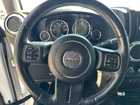 Used 2017 Jeep Wrangler Unlimited Sahara w/ Connectivity Group AWD/4WD image 26